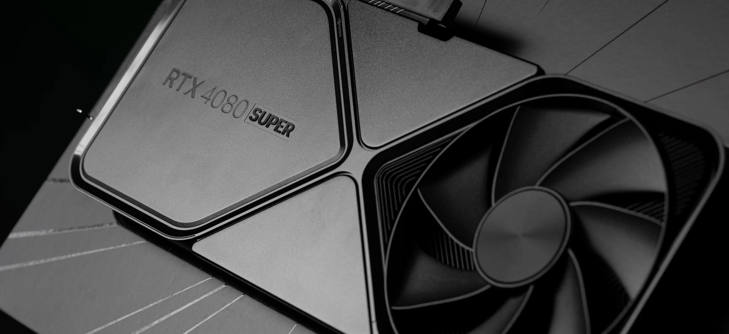 Tarjeta gráfica GeForce RTX 4080 Super Founders Edition vista de cerca