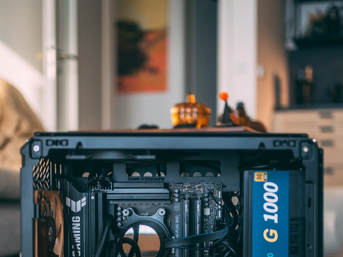 PC gamer Ryzen 5 7600 + RTX 4060 Ti, foto 1 de 2